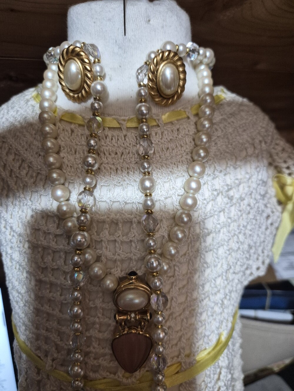 GORGEOUS!! Vintage Carolee Gold Rope-Edge Pearl Oval Earrings Necklace Set